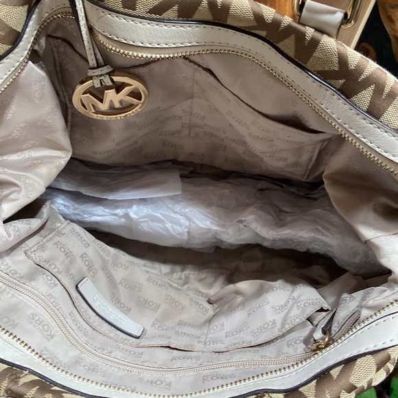 Michael Kors handbag - Picture 3 of 4